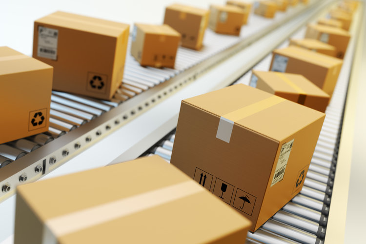 Parcel packages on conveyor belts